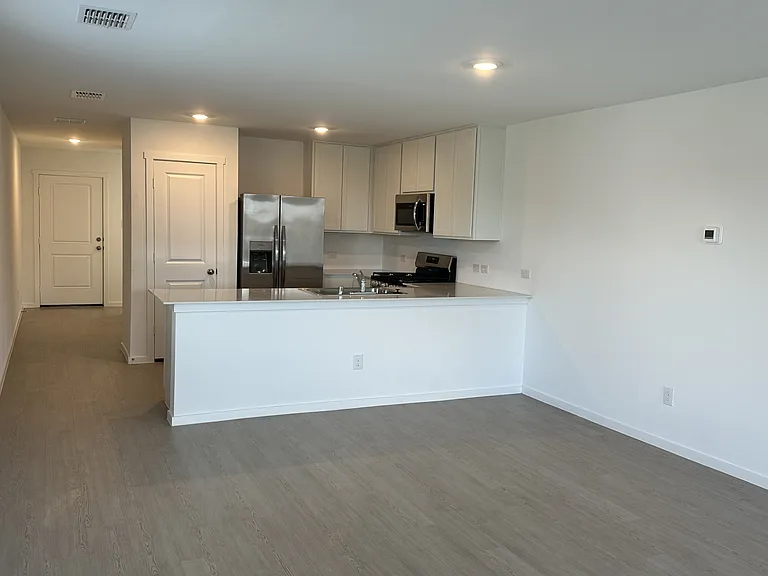 1601 Elliott Rd — Photo 3