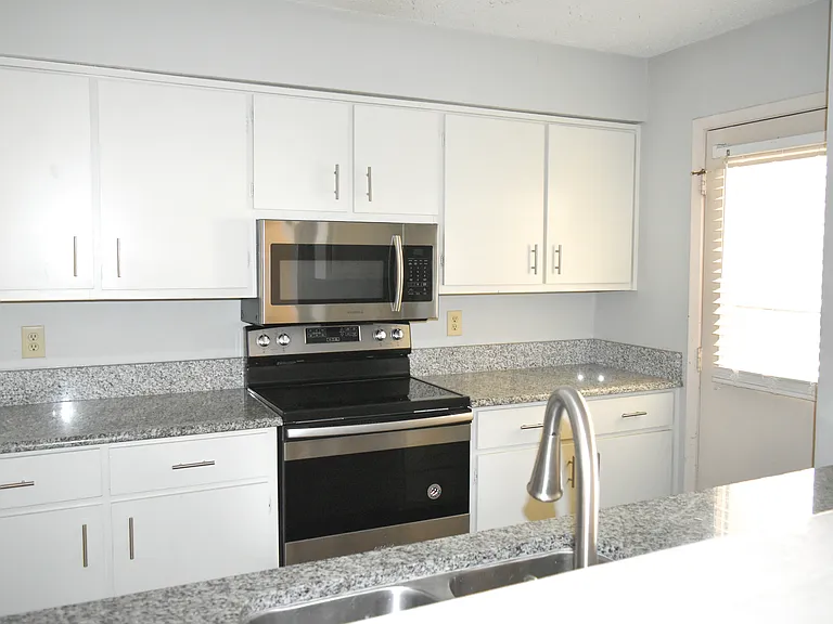 602 Kings Mountain Dr — Photo 5