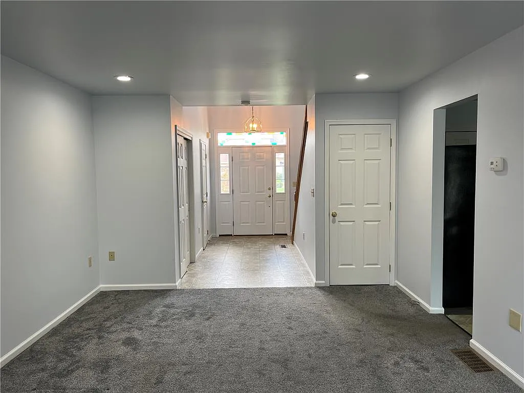 3 bed, 2.5 bath, 1512 sqft, $2,300 — Photo 4