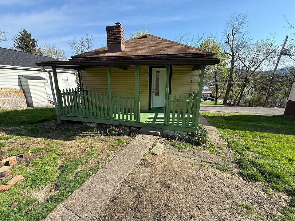 843 1/2 6th Ave