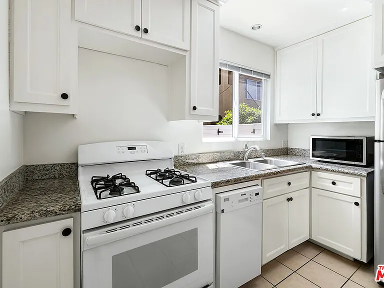 1466 S Wooster St #4 — Photo 3