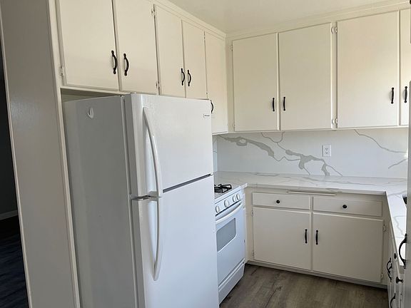 4th image of 4216 Euclid Ave Unit 8