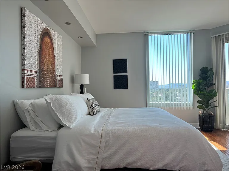 322 Karen Ave #805 — Photo 7