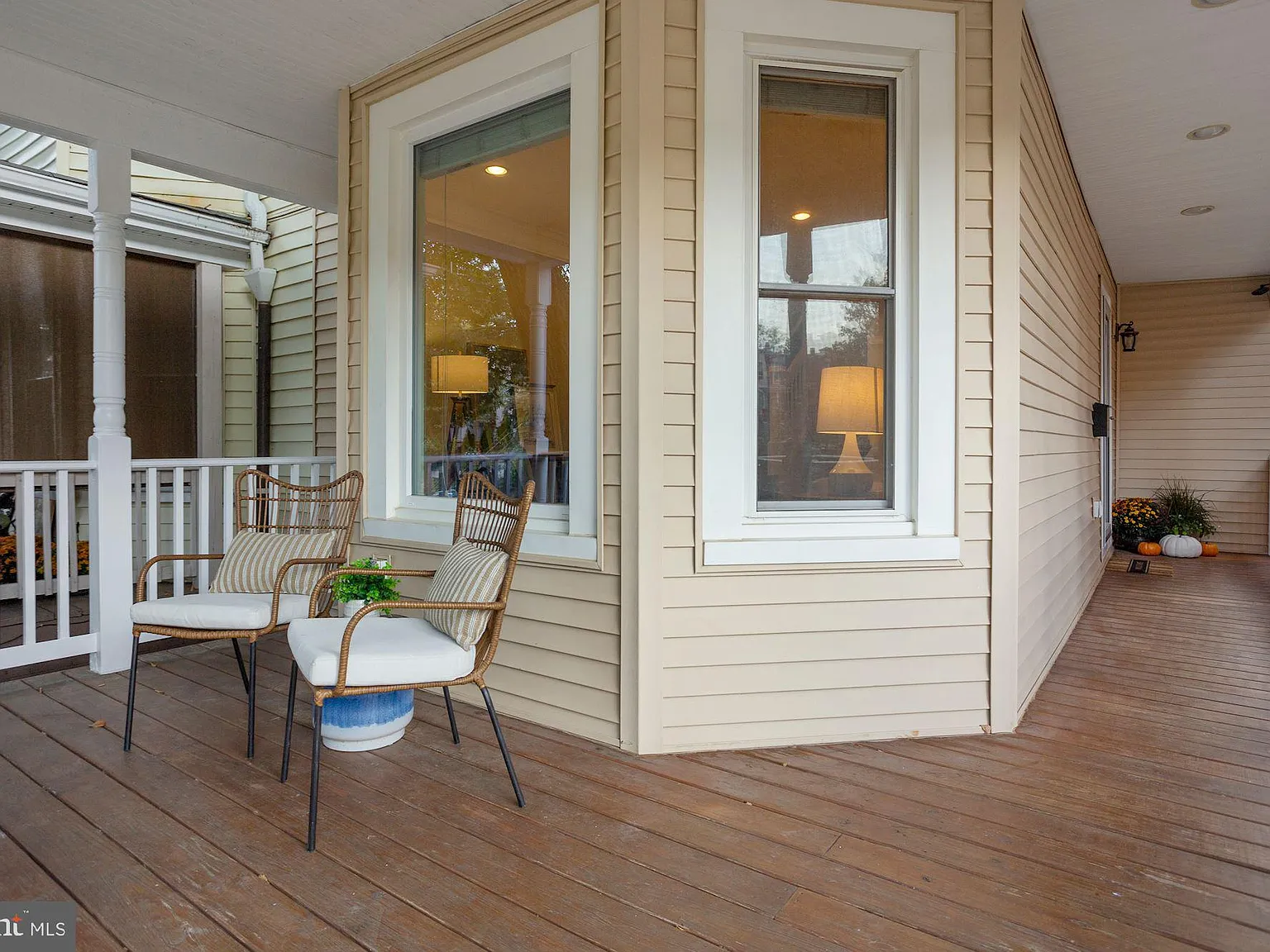 3 bed, 5.0 bath, 2074 sqft, $4,500 — Photo 2