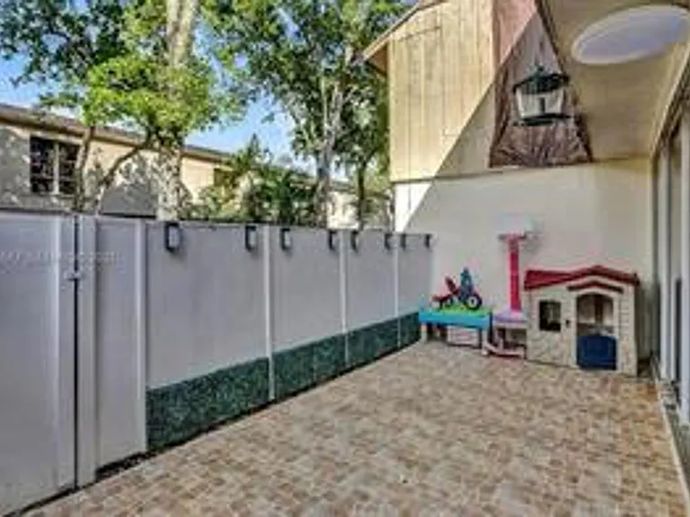 833 NW 81st Ave — Photo 1