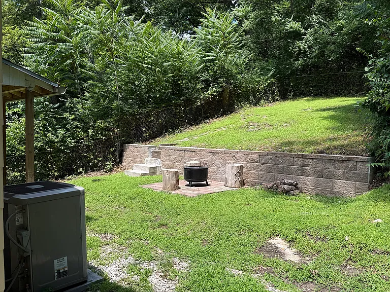105 S Cherokee St — Photo 14