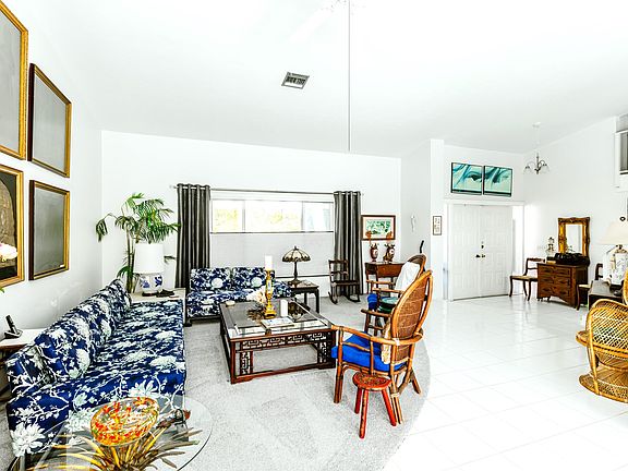 2nd image of 307 Castaways St