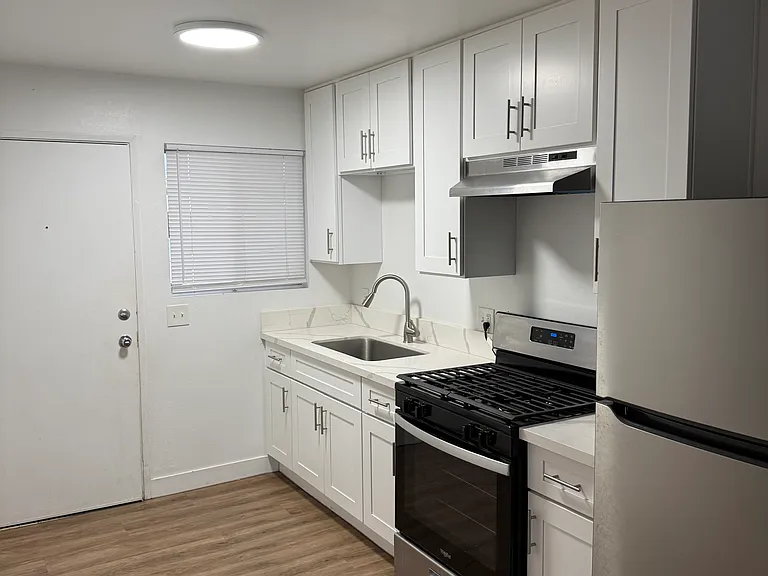 82 W Ramona St #B — Photo 2