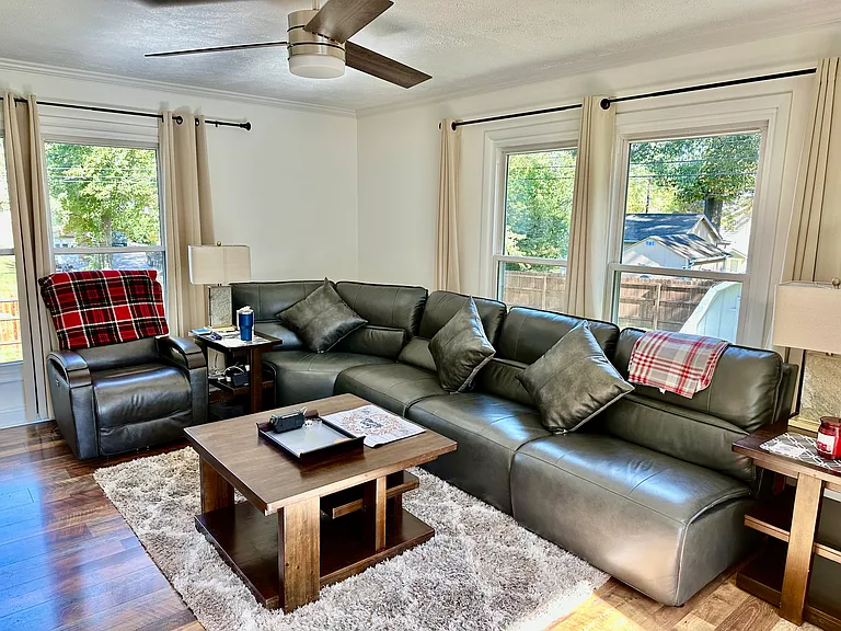 707 Saint Catherine Ct — Photo 1