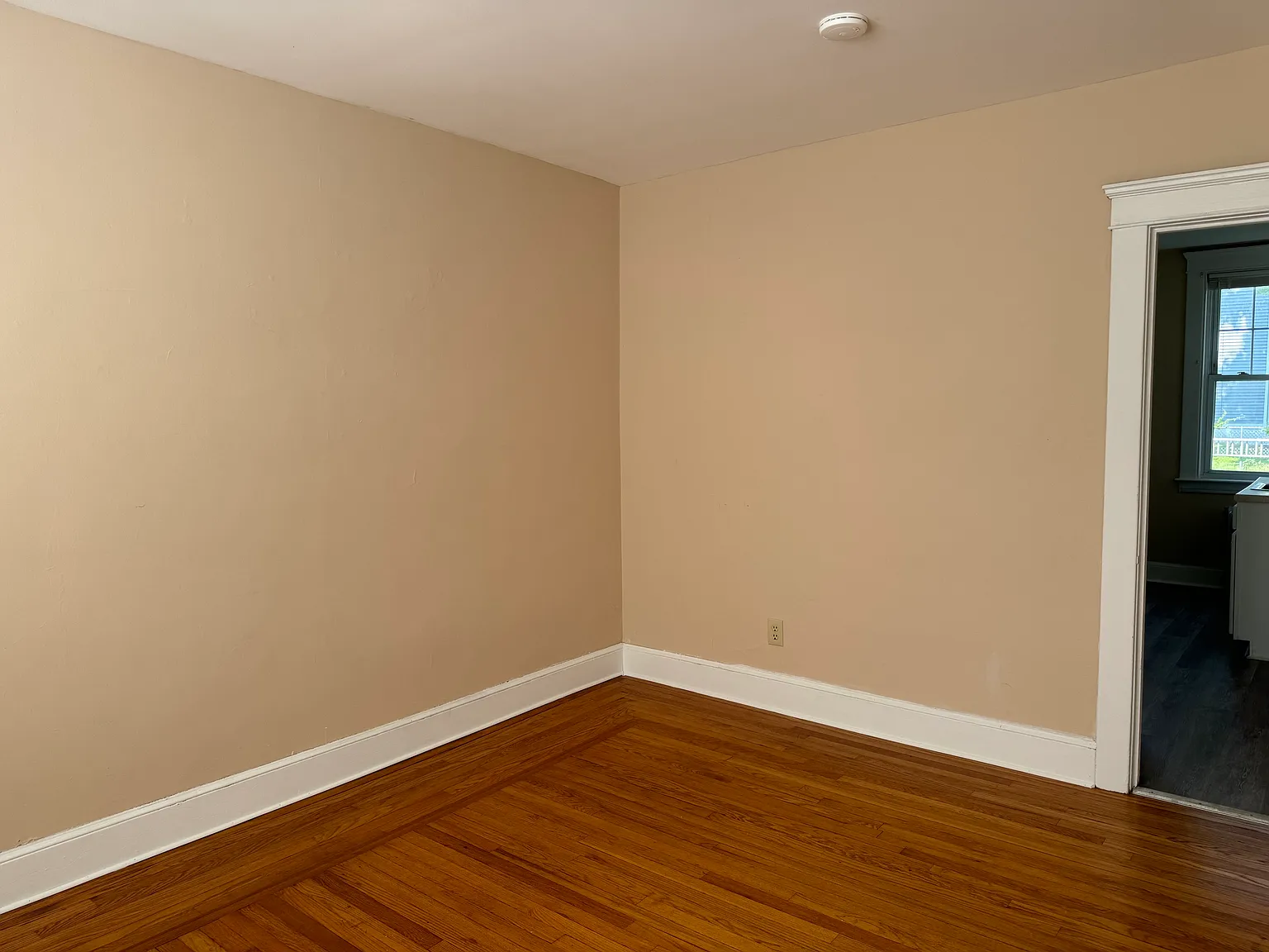 2 bed, 955 sqft, $1,870 — Photo 4
