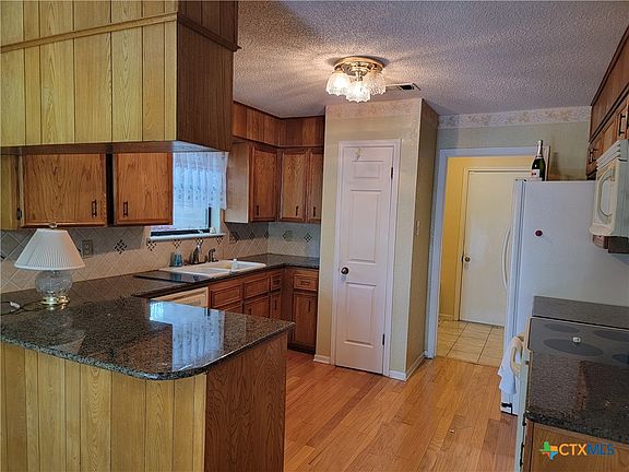 4th image of 4901 Creekside Dr
