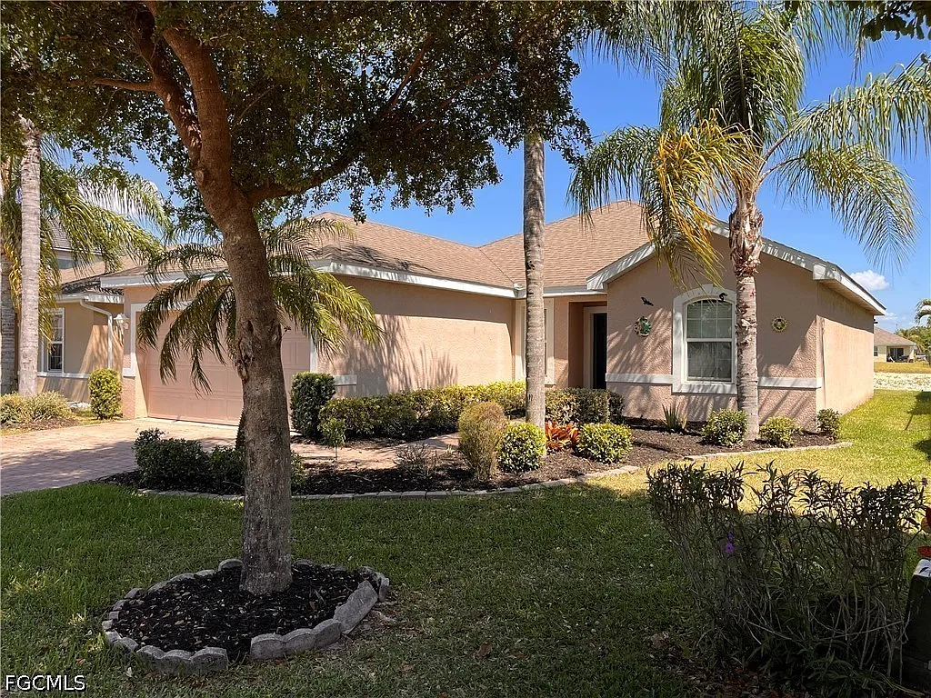3 bed, 2.0 bath, 1541 sqft, $1,999 — Photo 3