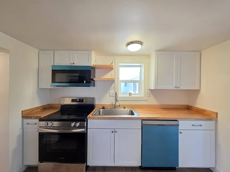 2021 Road 48 — Photo 8