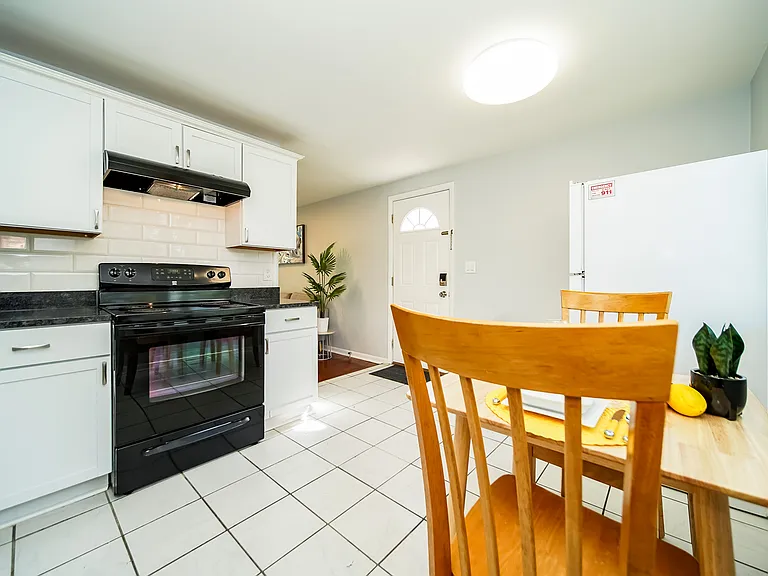 Hemlock Dr — Photo 10