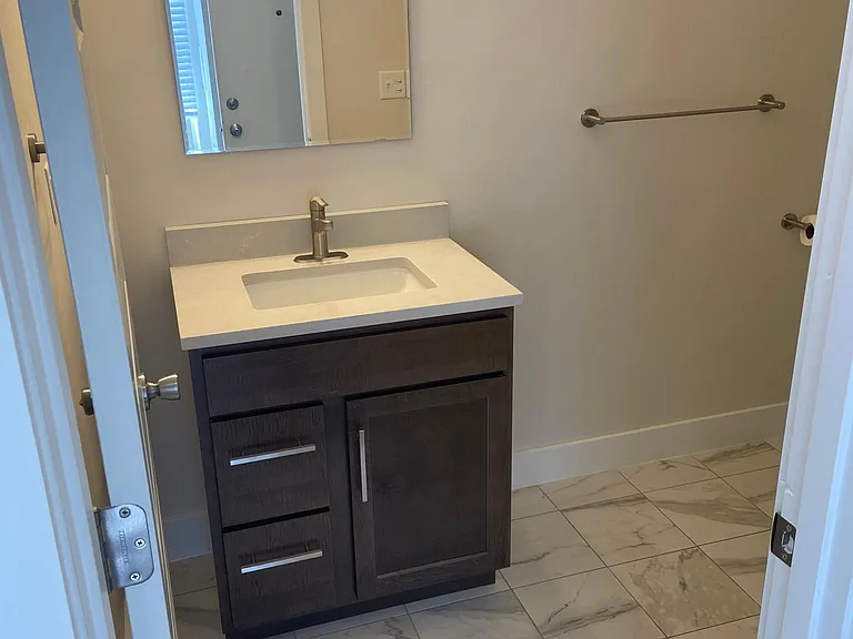748 Fulton St W #1 — Photo 5