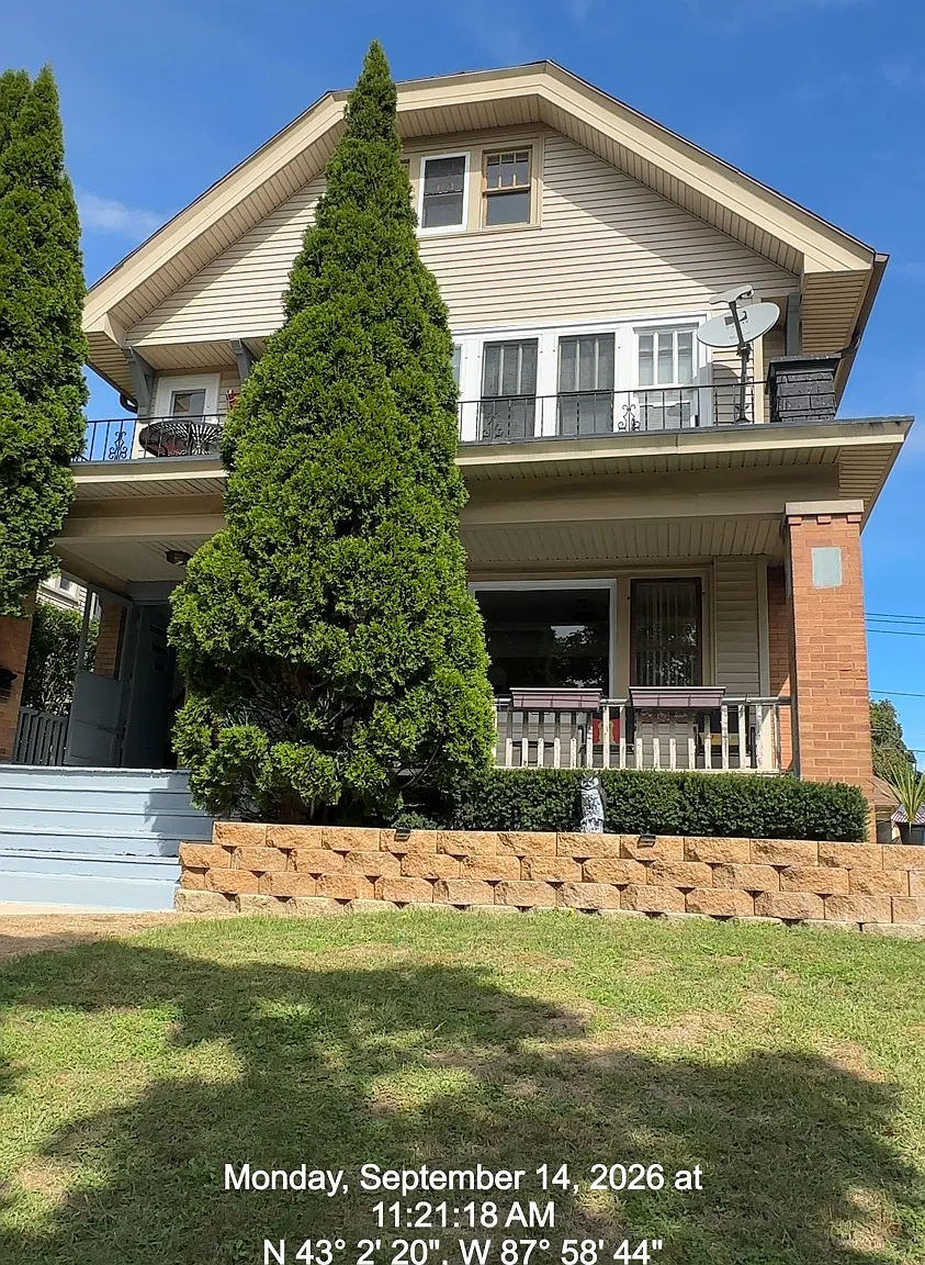 3 bed, 1400 sqft, $1,700 — Photo 1