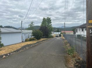 41 NE Ronald St, Winston, OR 97496