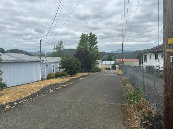 41 NE Ronald St, Winston, OR 97496