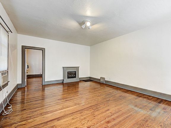 5th image of 408 Chautauqua Ave APT 1