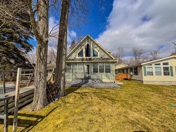 523 Long Point Dr, Houghton Lake, MI 48629