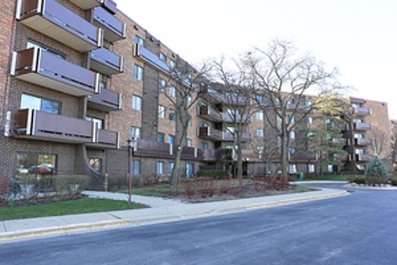 1st image of 840 Wellington Ave Unit 506