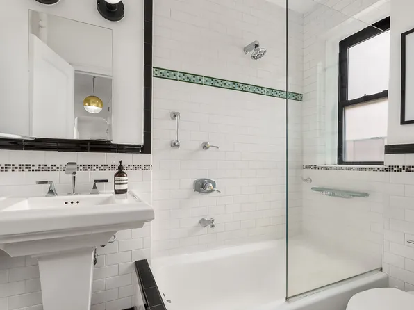 166 West 22nd Street image 7 of 10