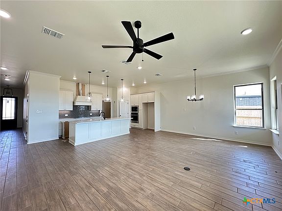 3rd image of 1007 Alice Cir