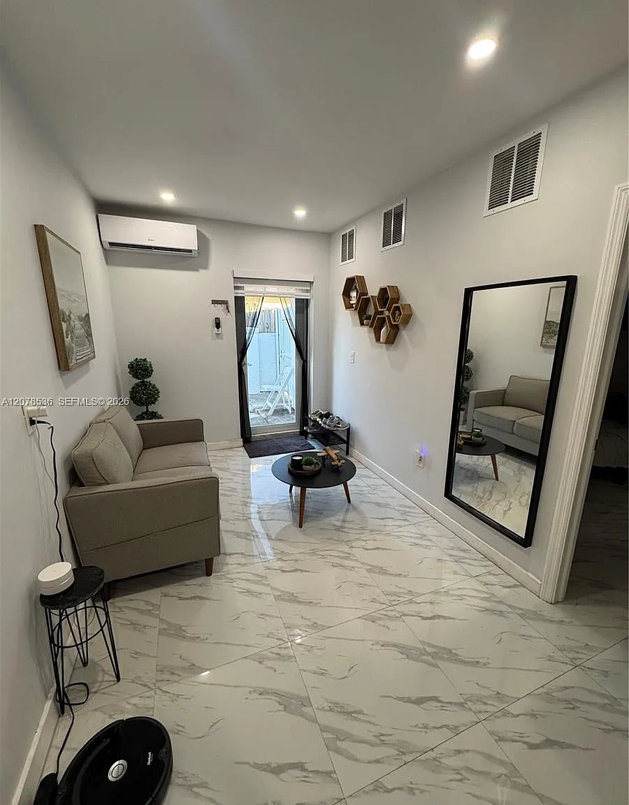 South Miami Lakes — Photo 1