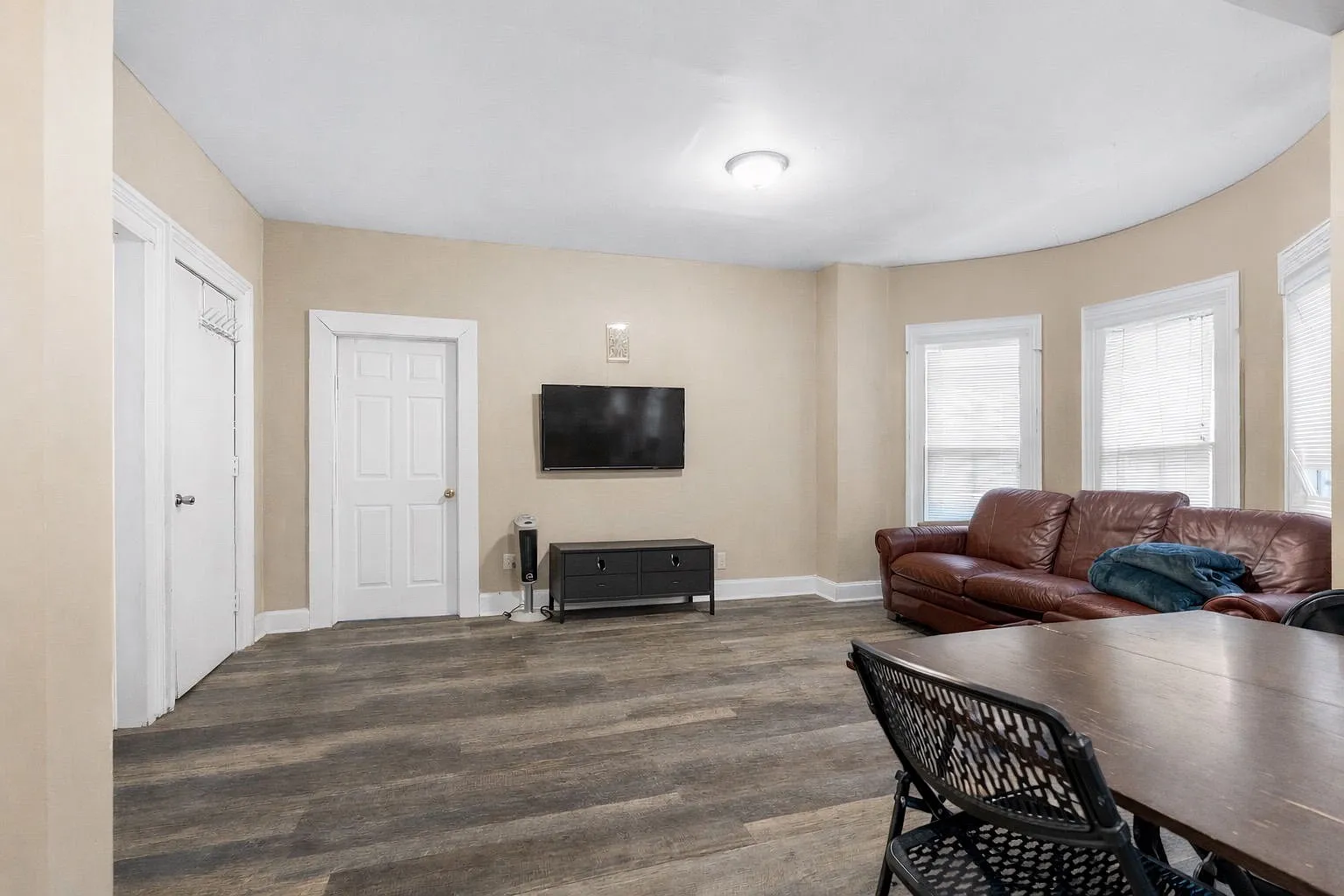 72 Walnut St — Photo 2