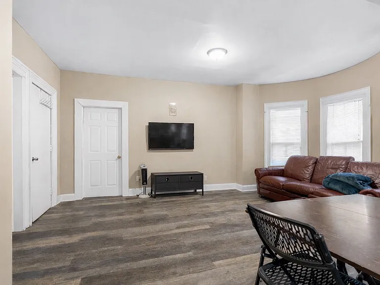 72 Walnut St #1 — Photo 2
