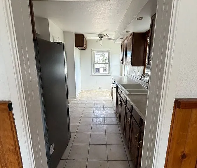 1220 Ames St — Photo 3
