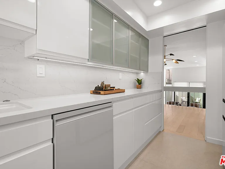 9509 W Olympic Blvd — Photo 20