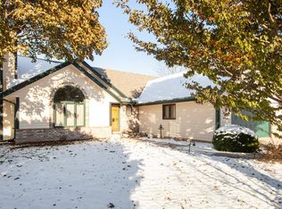 N76W15866 Countryside Dr, Menomonee Falls, WI 53051