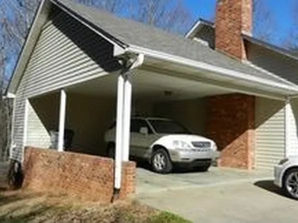110 Ashview Ct, King, NC 27021