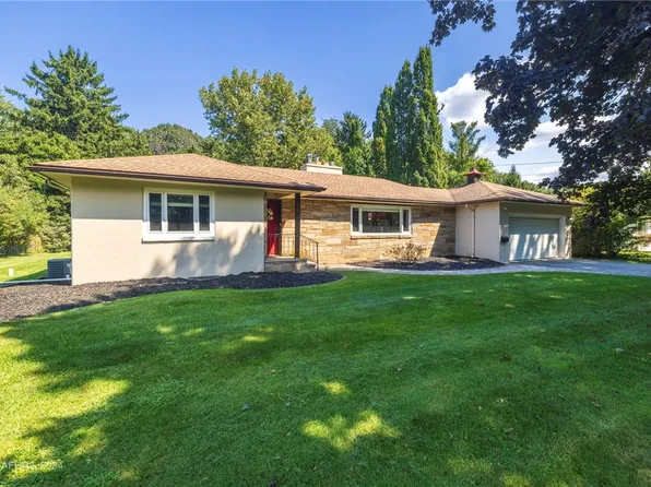 46 Parkview Dr, Rochester, NY 14625