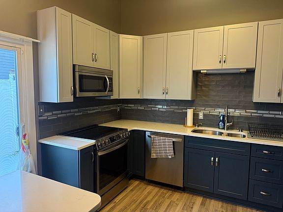 5th image of 374 Stratford Ave