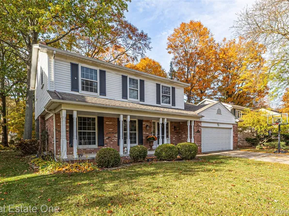 2184 Highbury Dr, Troy, MI 48085