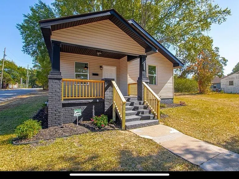 2501 S Maple St — Photo 32