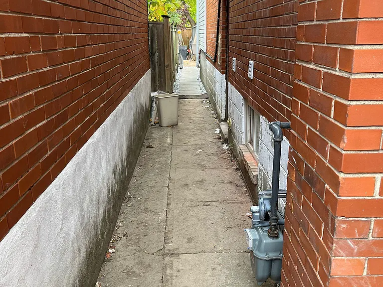 98 Frontenac Ave #1 — Photo 3