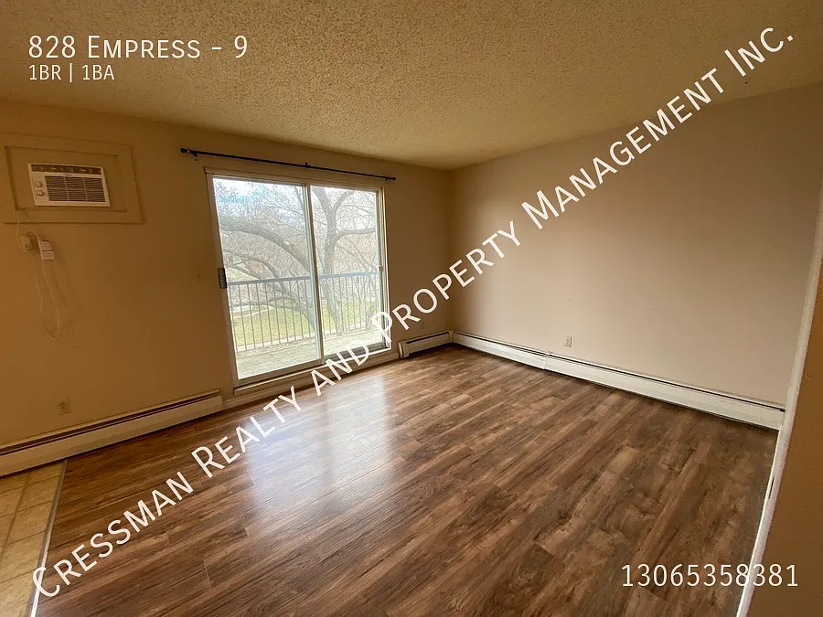 Building Photo - 828 Empress St #9