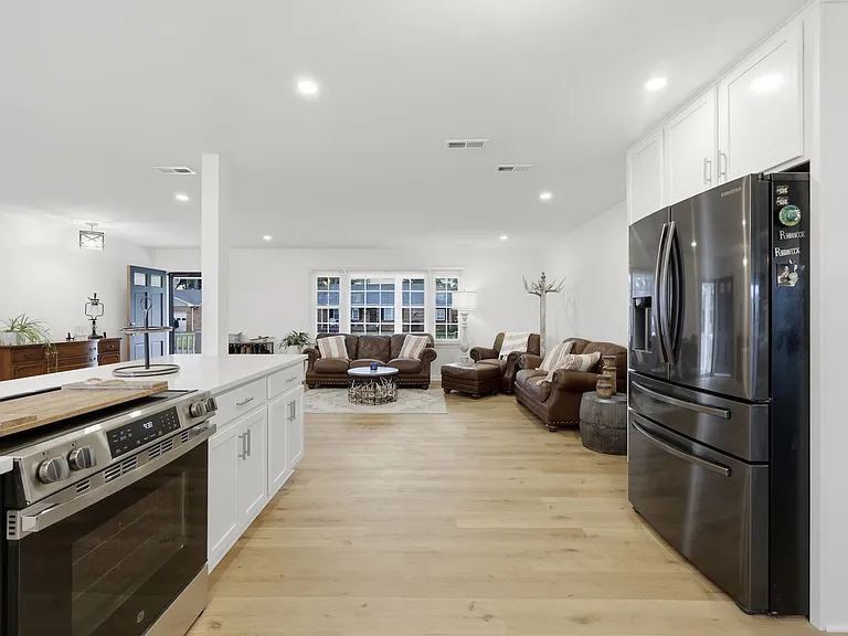 128 Convention Dr — Photo 15