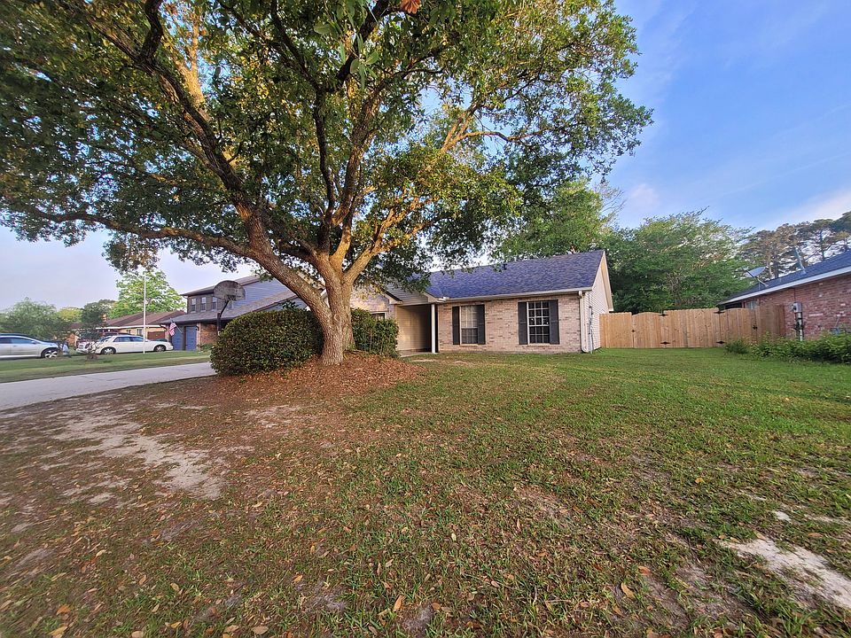 1st image of 115 Willow Wood Dr