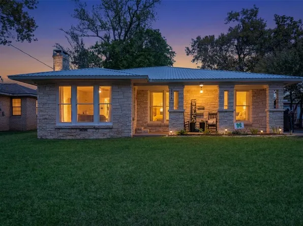 234 E Obryant St, Bellville, TX 77418