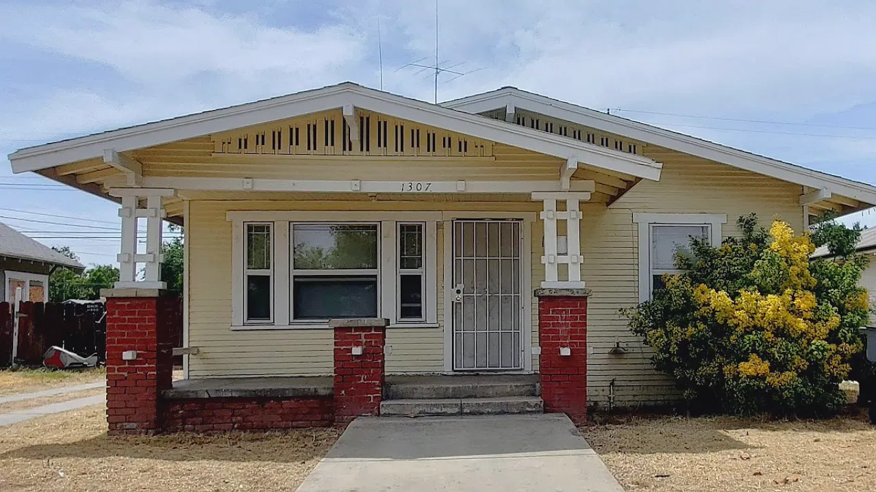 2 bed, 1008 sqft, $1,595 — Photo 1