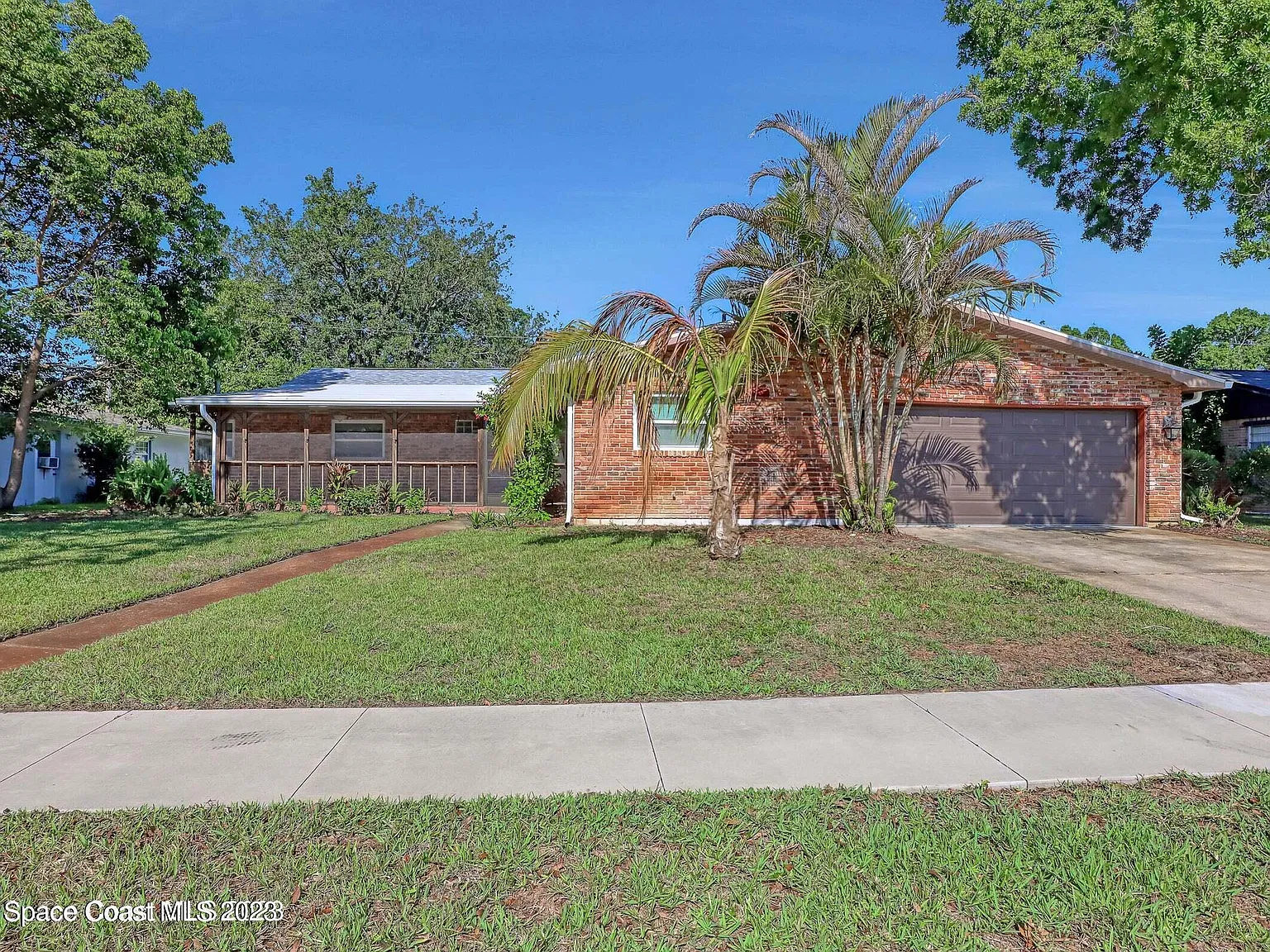 4 bed, 2.0 bath, 2034 sqft, $2,200 — Photo 1
