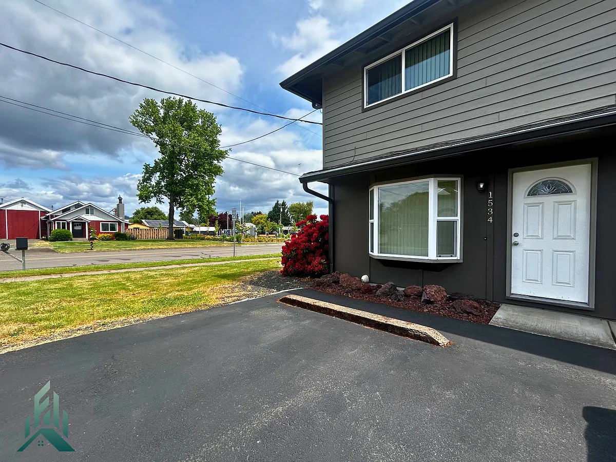 Building Photo - 1534 College St #1538