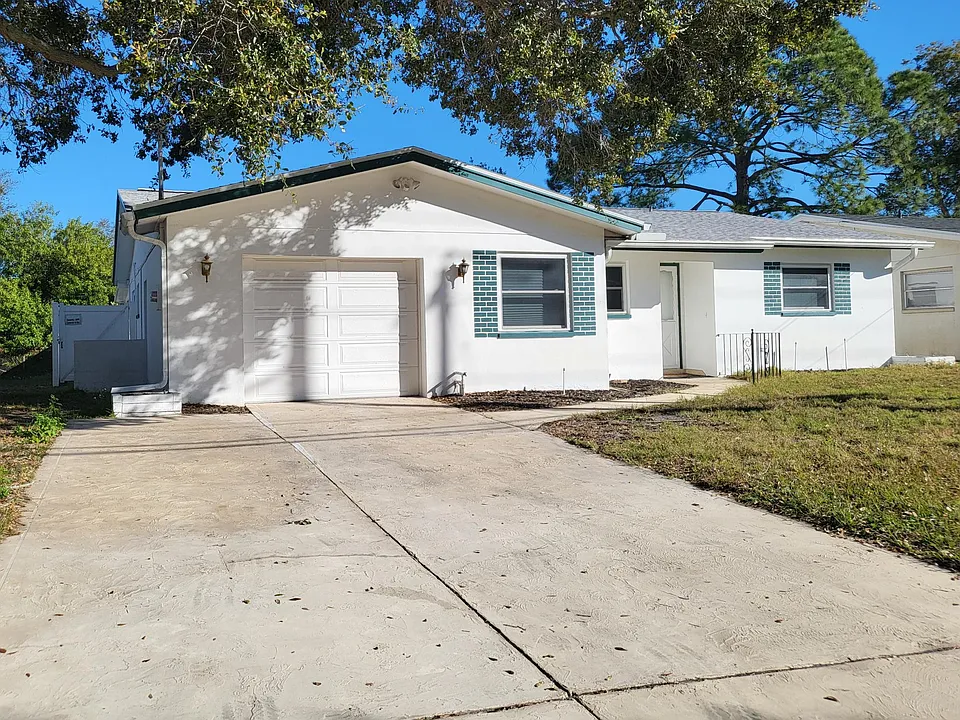 6781 298th Ave N