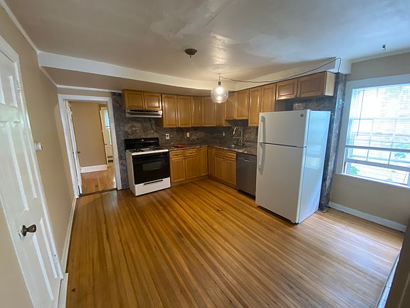 3rd image of 106 South St APT A