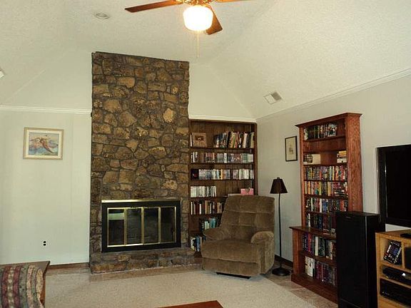 3rd image of 5813 Montpelier Dr