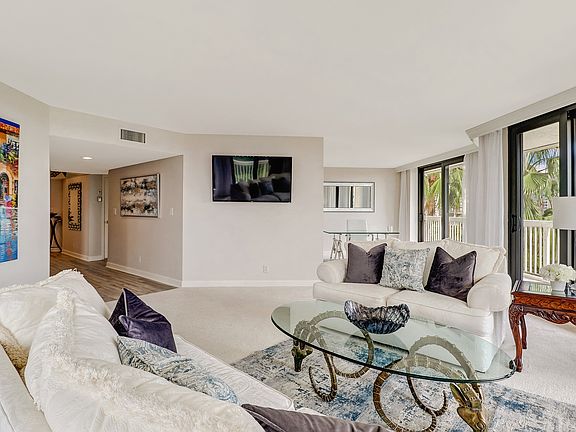 3rd image of 4901 Gulf Shore Blvd N APT 603